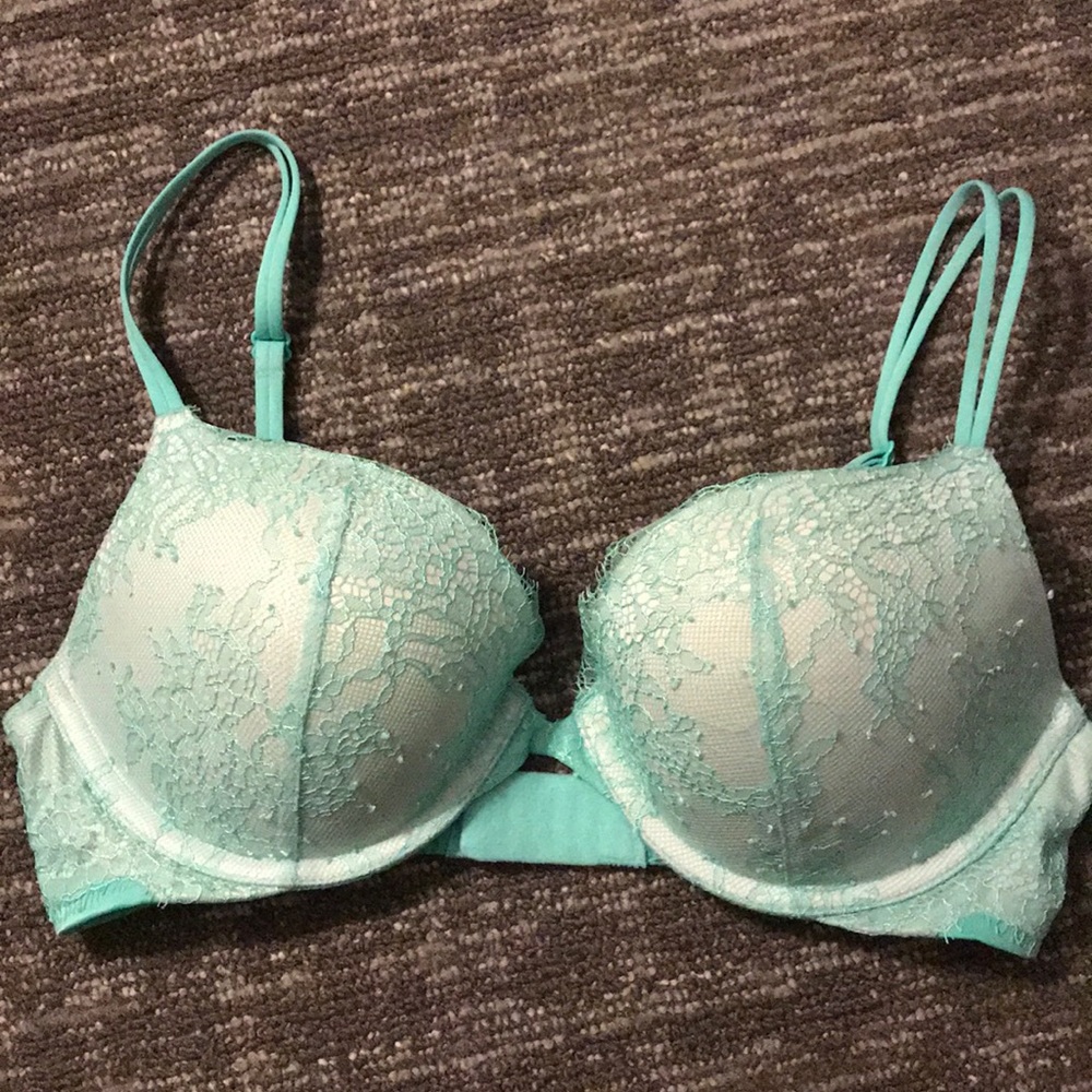 “Very sexy” push-up bra